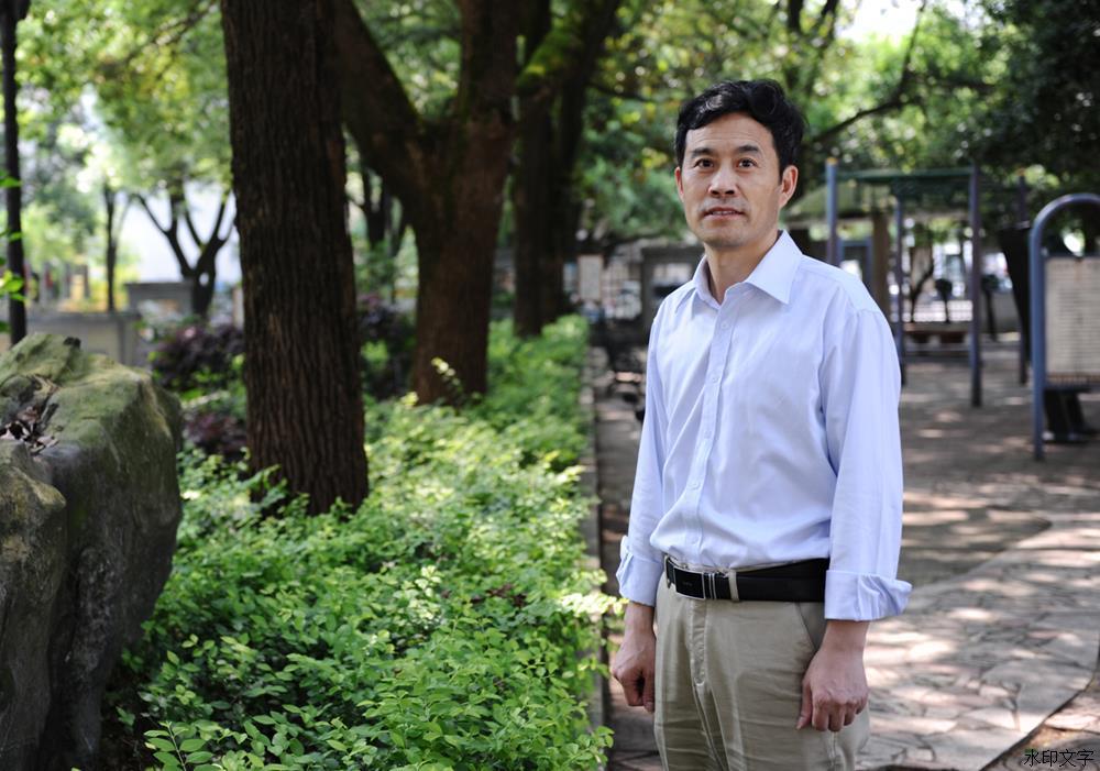 正高级教师谭文岳