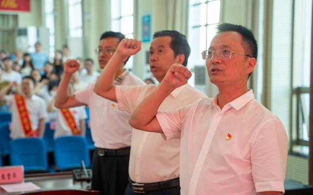 喜迎二十大 聚力中心化｜衡阳市八中举行庆祝建党101周年暨表彰大会
